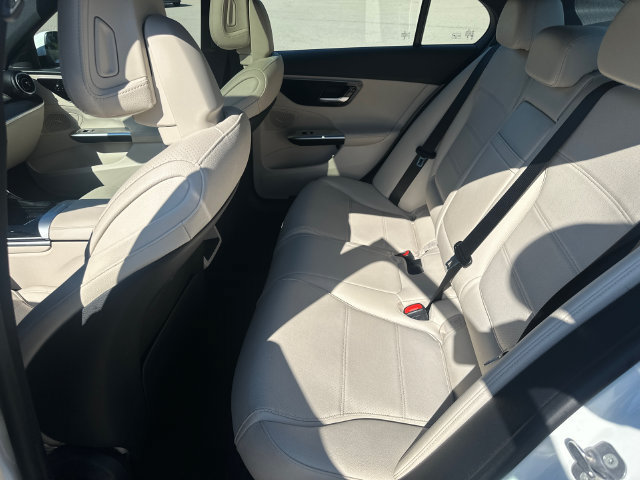 Used 2025 Mercedes-Benz C 300 4MATIC Sedan image 18