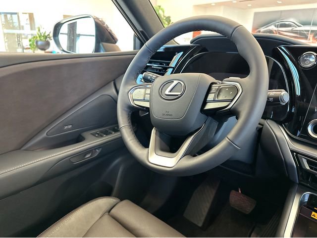 New 2026 Lexus TX 550h AWD Plug-In Hybrid image 7