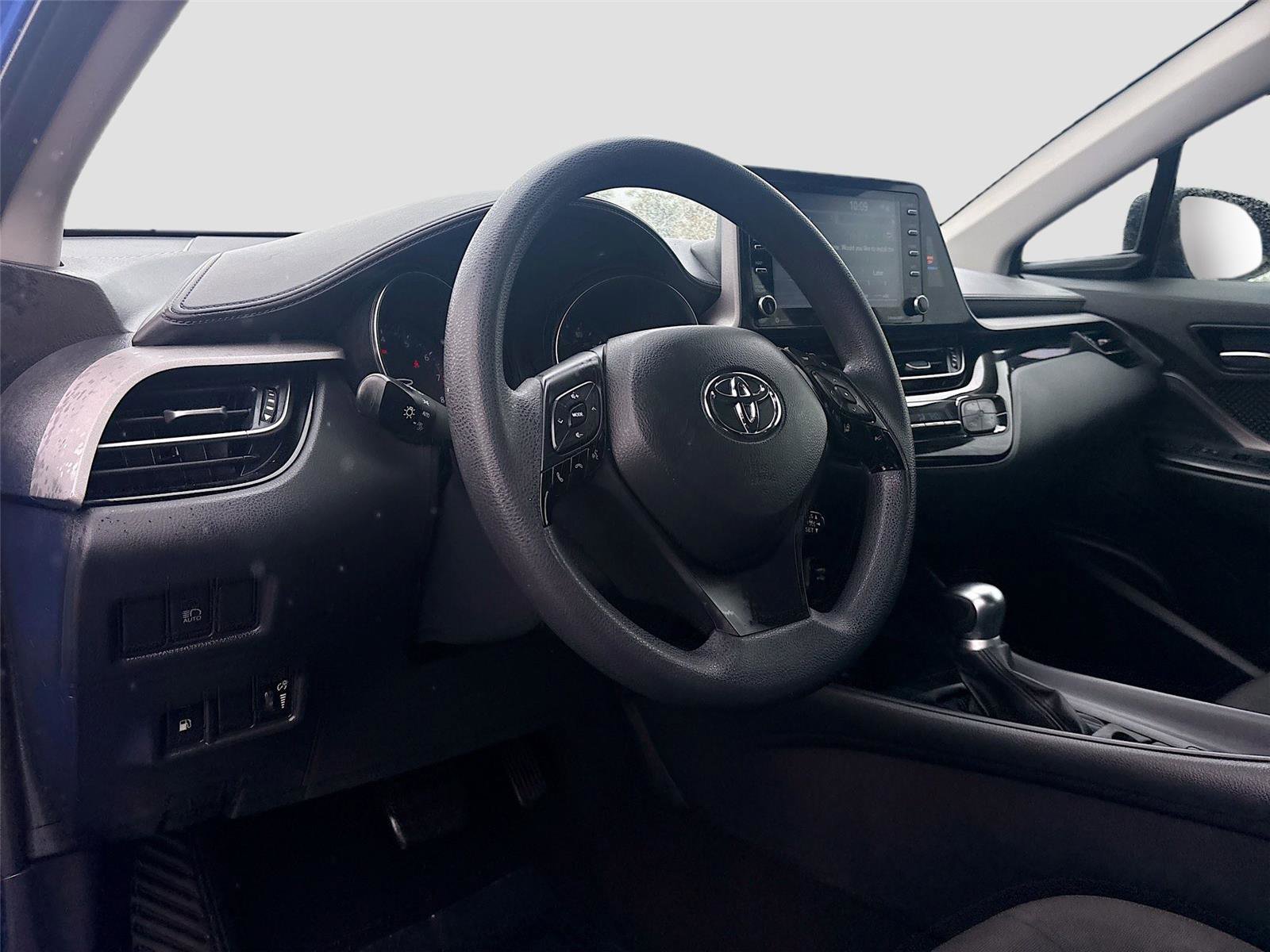 Used 2020 Toyota C-HR LE image 10