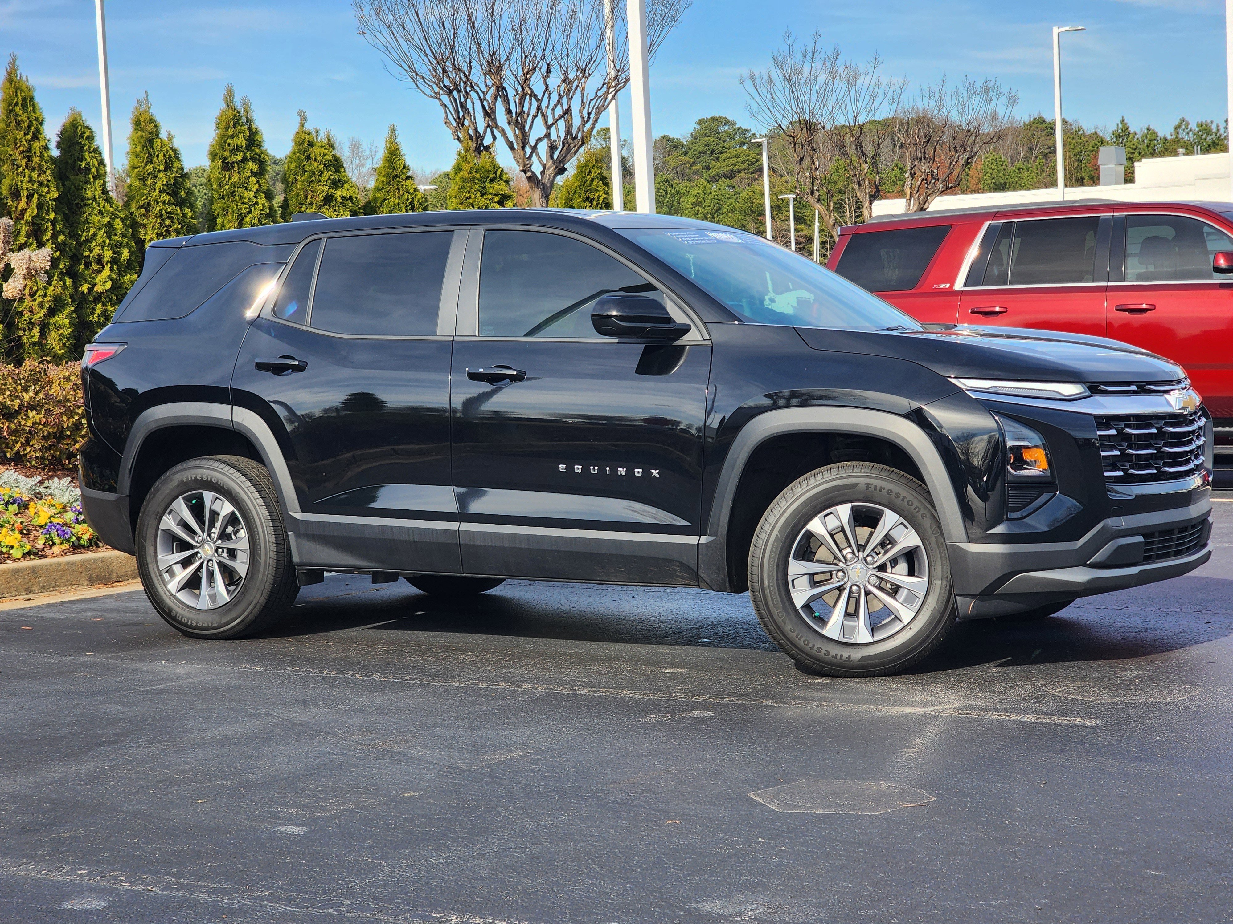 Used 2025 Chevrolet Equinox LT image 3