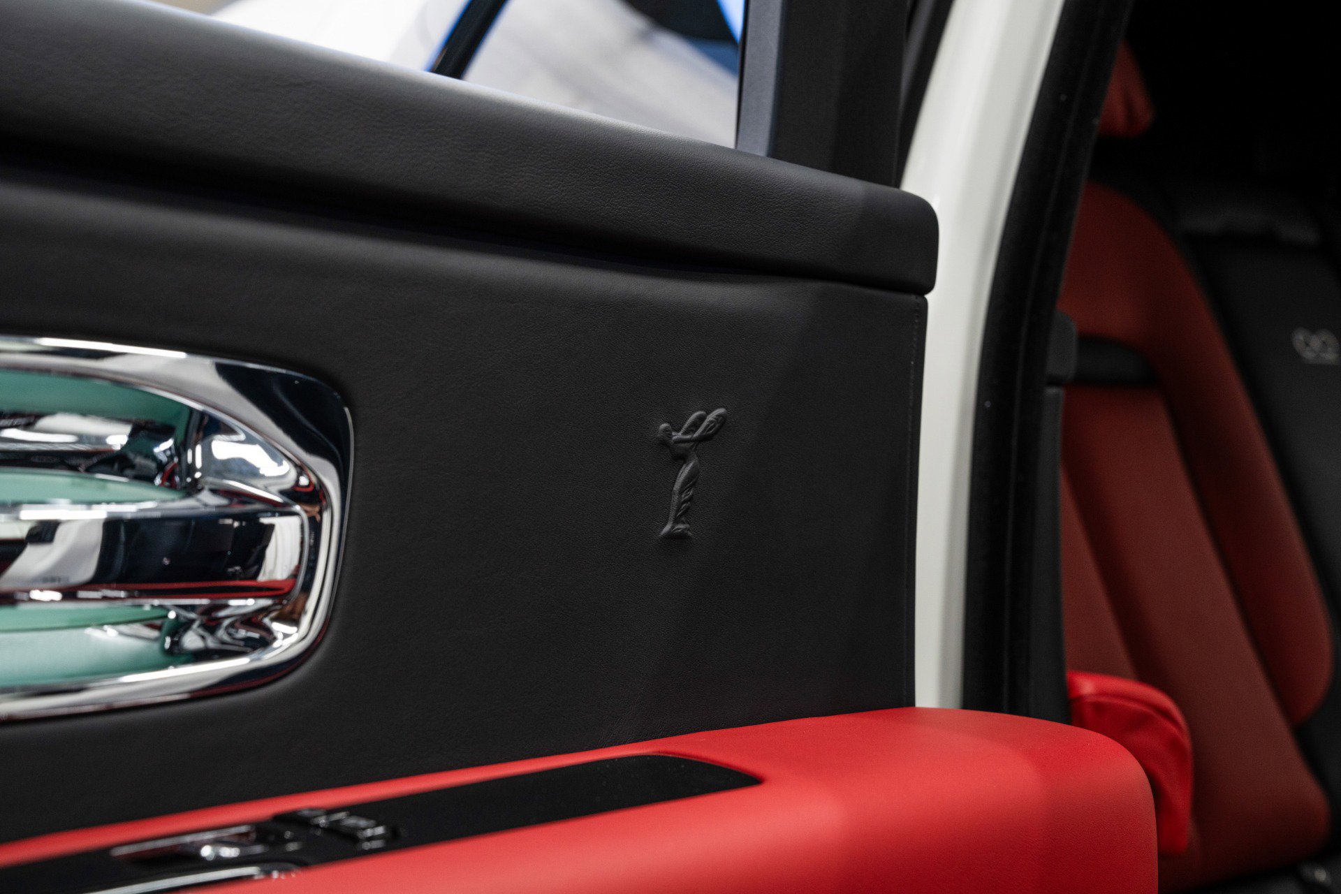 Used 2023 Rolls-Royce Cullinan Black Badge w/ Dark Exterior Package image 31
