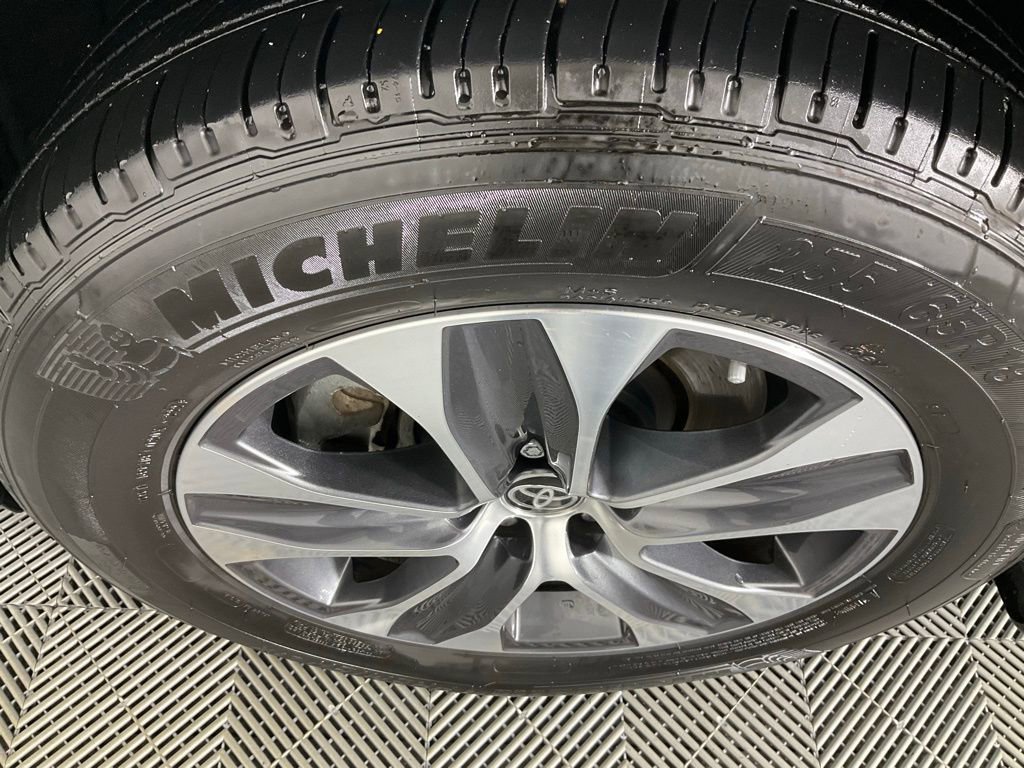 Used 2024 Toyota Highlander XLE image 9