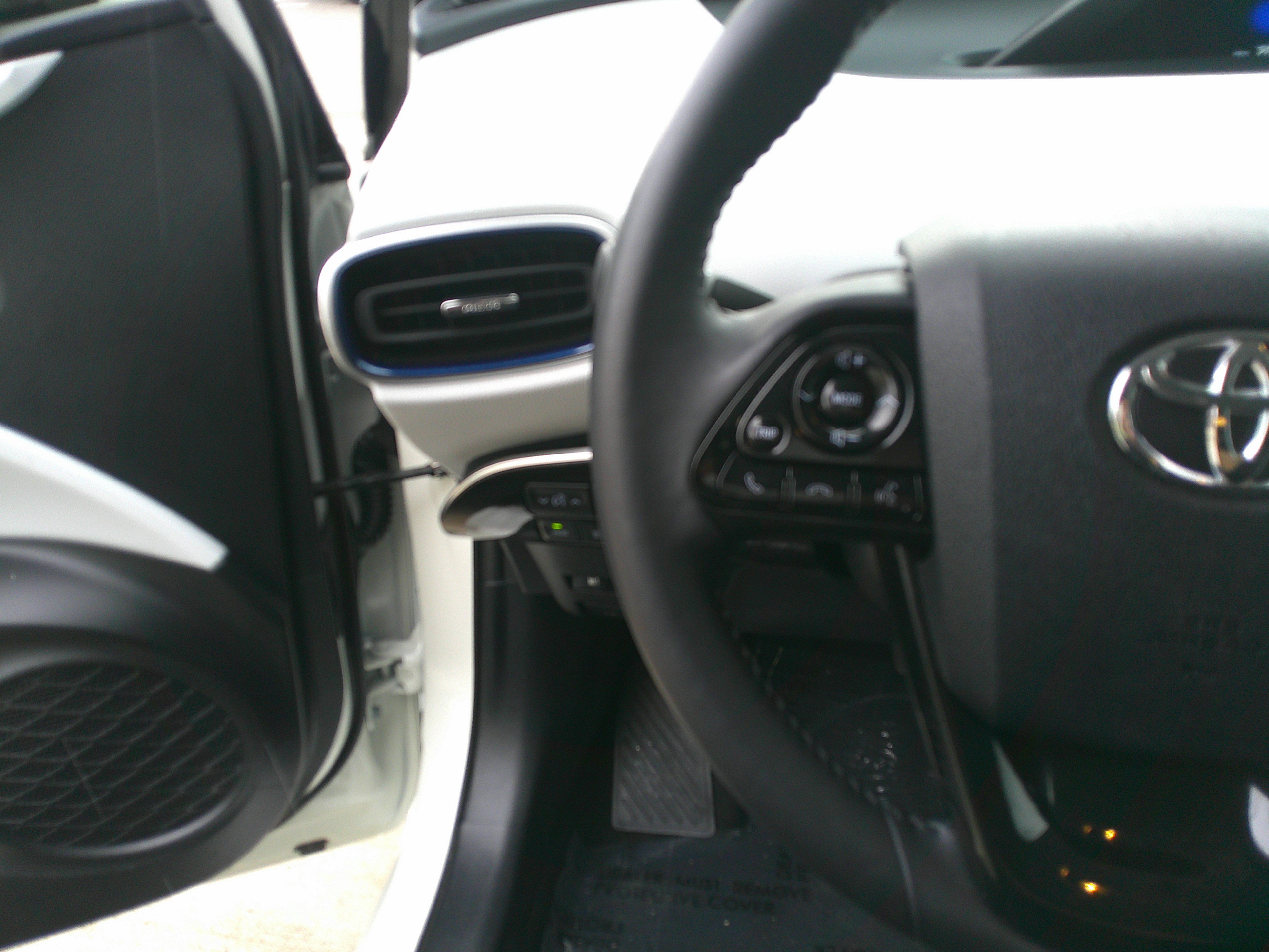 Used 2020 Toyota Prius Limited image 20