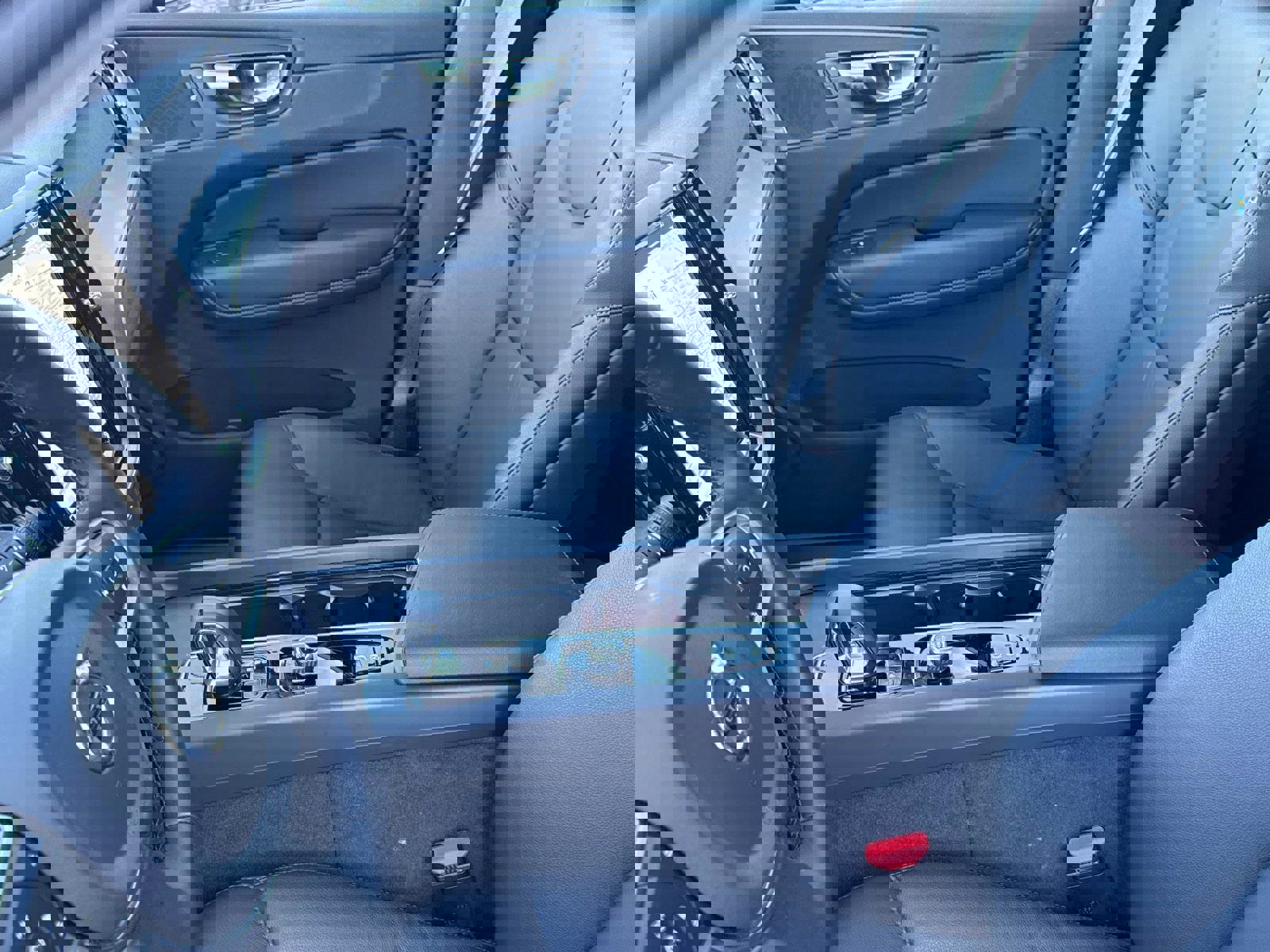 New 2025 Volvo XC60 B5 Core w/ Climate Package image 29