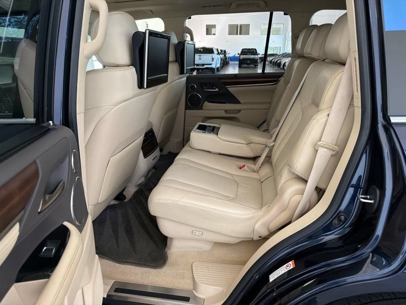 Used 2016 Lexus LX 570 4WD w/ Luxury Package image 18