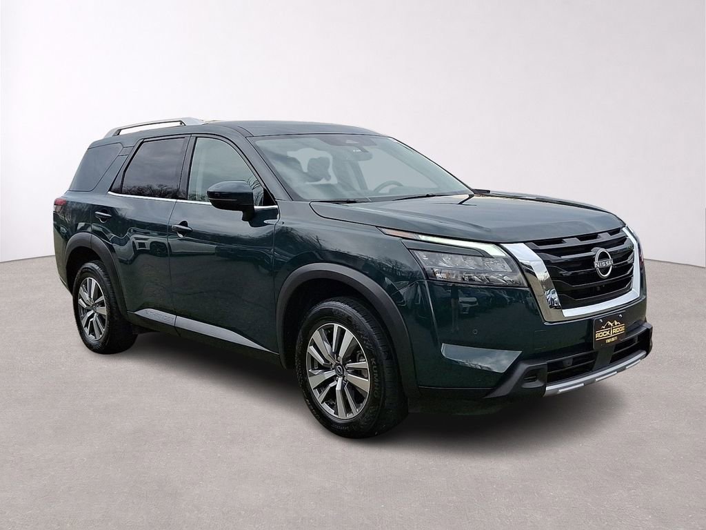 Used 2025 Nissan Pathfinder SL AWD/4WD image 1