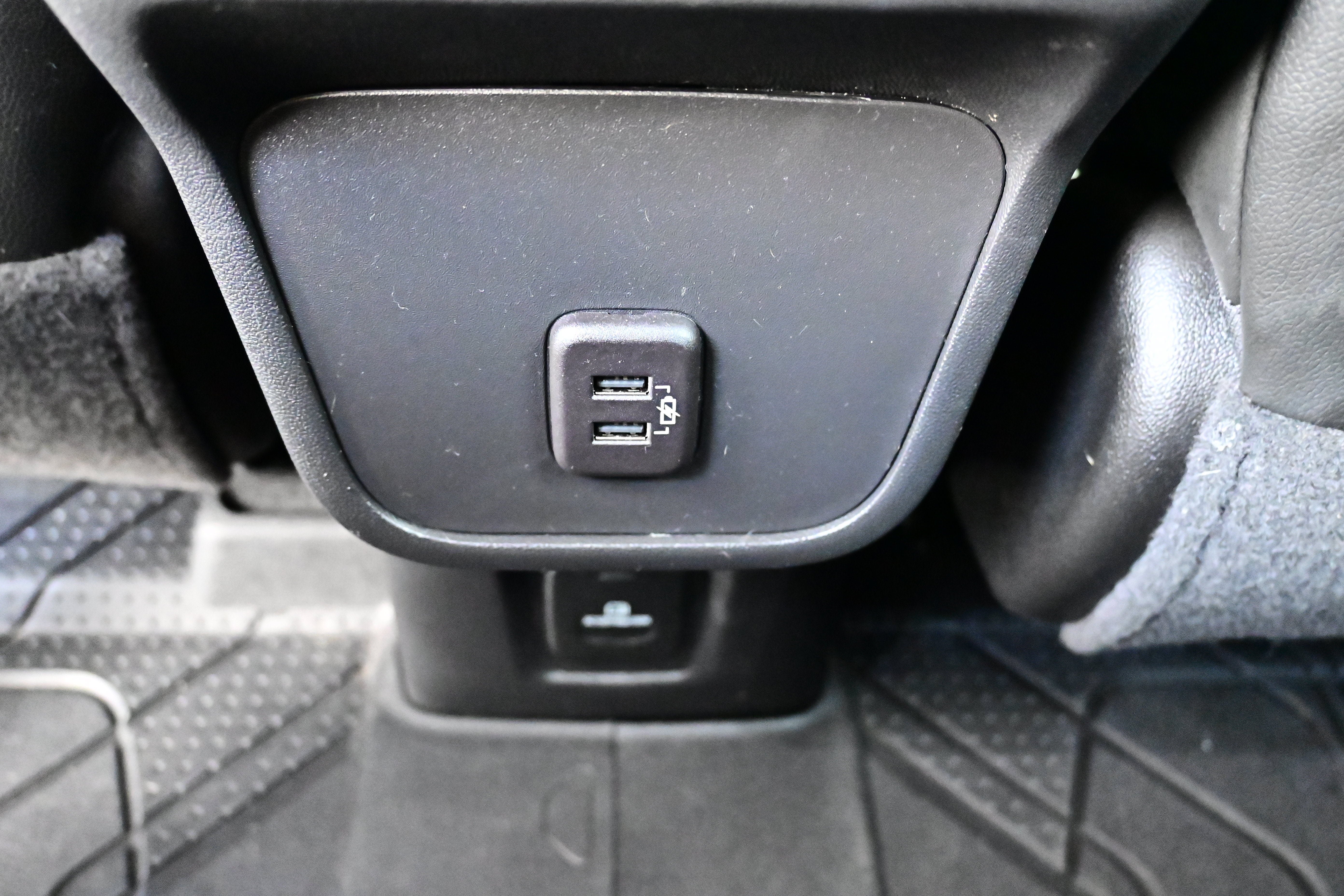 Used 2023 Chevrolet Equinox RS w/ RS Leather Package AWD/4WD image 15