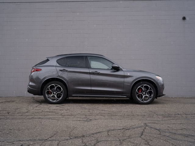 Used 2023 Alfa Romeo Stelvio Ti image 8