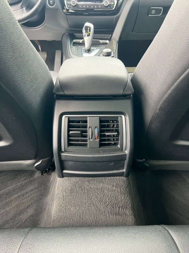 Used 2018 BMW 320i xDrive Sedan AWD/4WD image 18