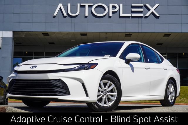 Used 2025 Toyota Camry LE FWD image 1
