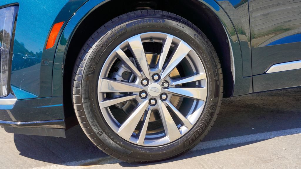 Used 2024 Cadillac XT6 Premium Luxury w/ Technology Package AWD/4WD image 7