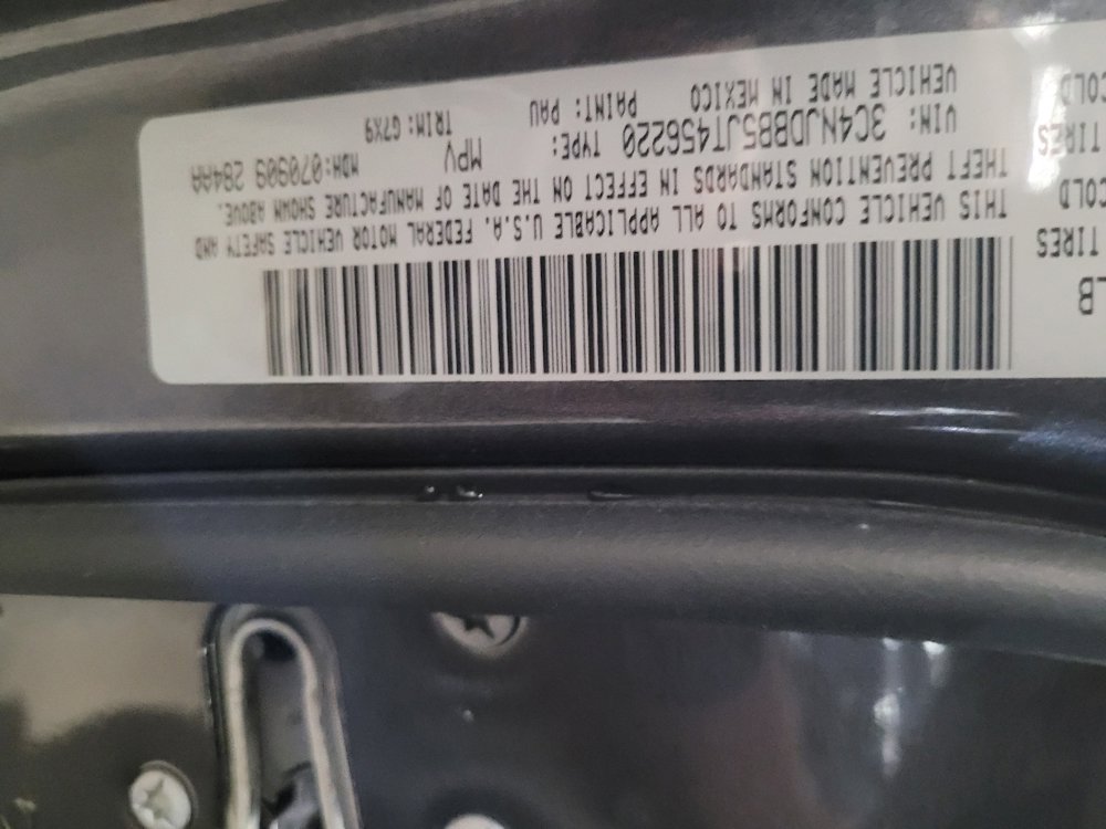 Used 2018 Jeep Compass Latitude w/ Cold Weather Group AWD/4WD image 33