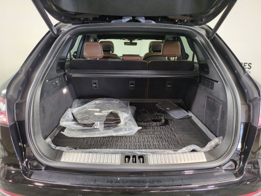 Used 2022 Lincoln Nautilus Reserve w/ Equipment Group 202A image 25