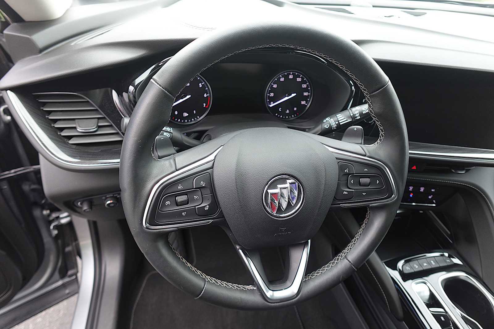 Used 2023 Buick Envision Essence image 13