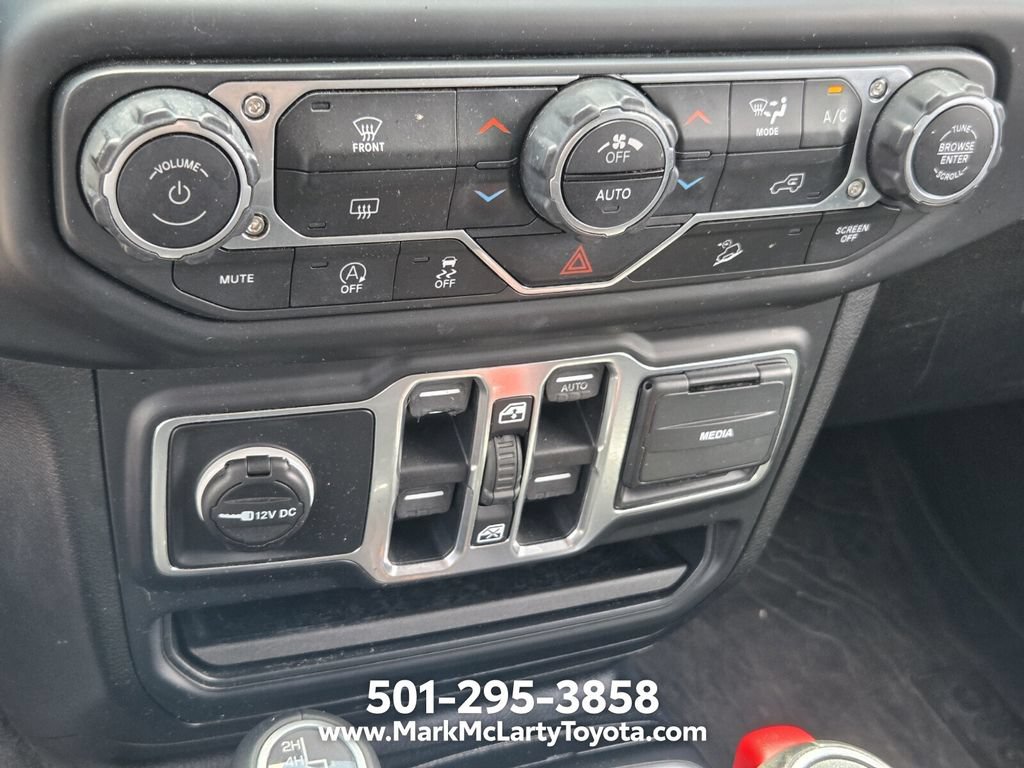 Used 2018 Jeep Wrangler Unlimited Sahara AWD/4WD image 21