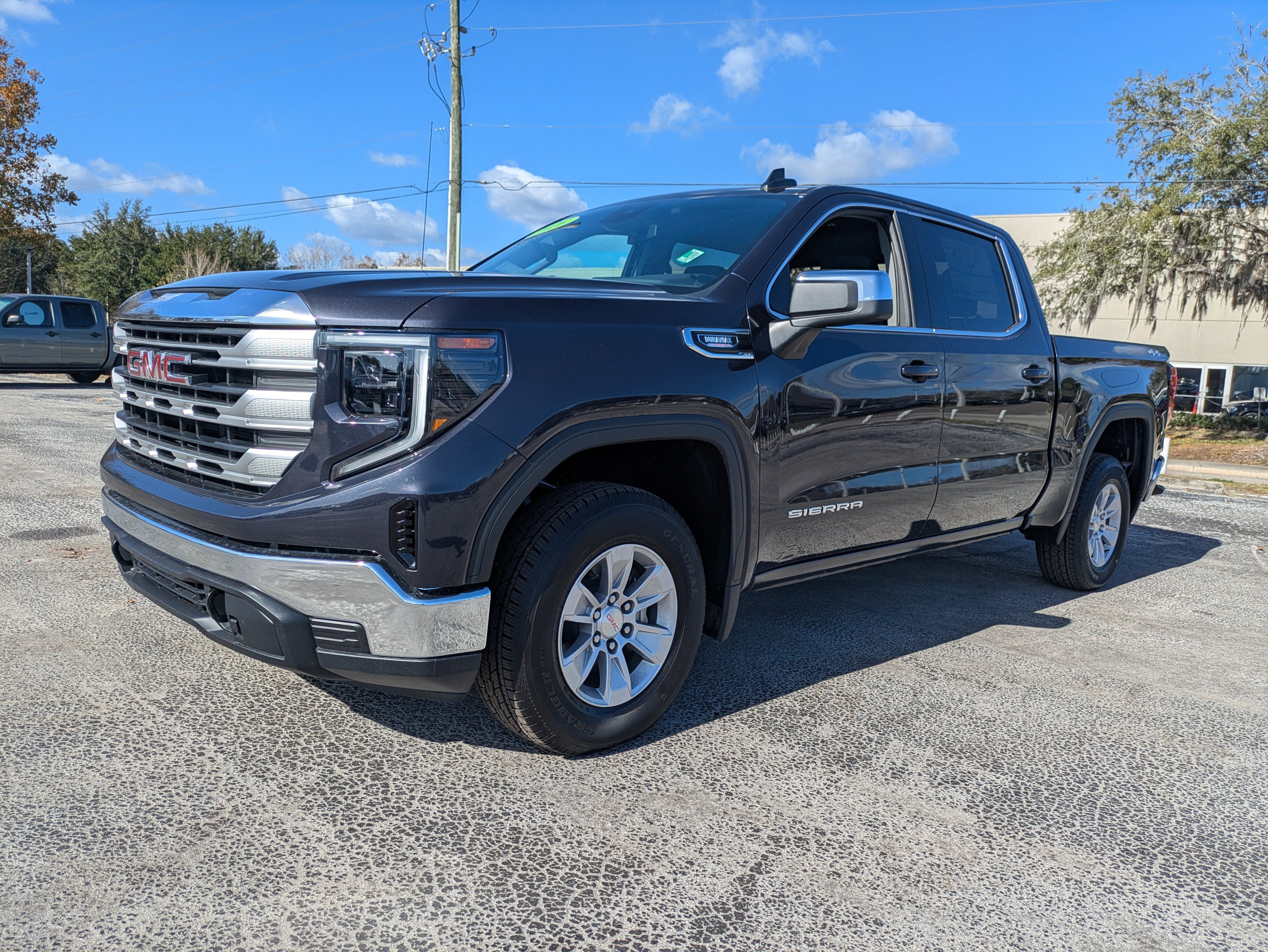 New 2026 GMC Sierra 1500 SLE image 5