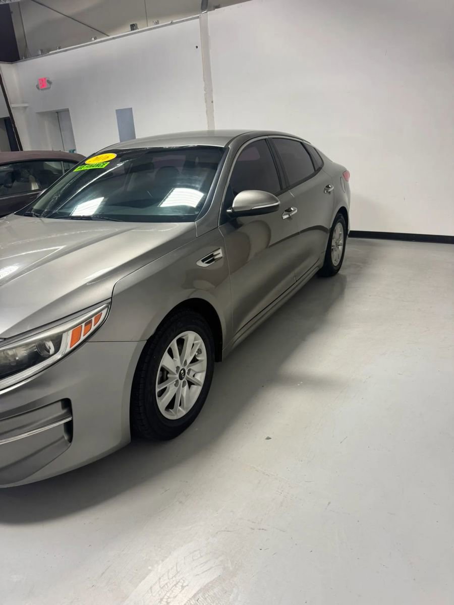Used 2016 Kia Optima LX FWD image 2
