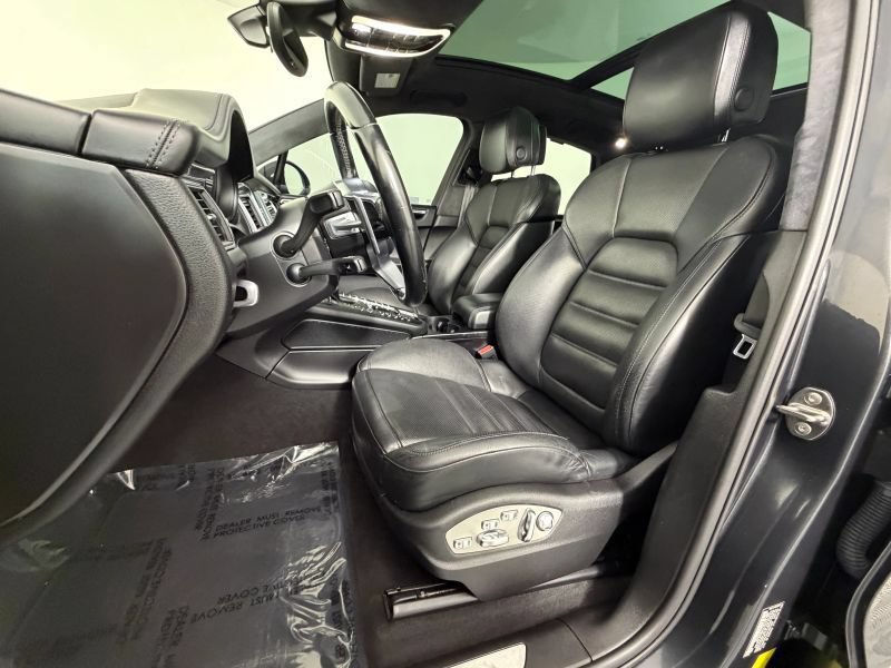 Used 2018 Porsche Macan Turbo AWD/4WD image 20