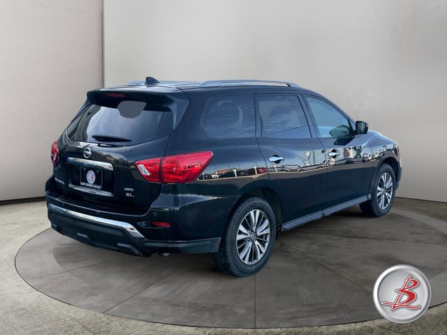 Used 2019 Nissan Pathfinder SL image 4