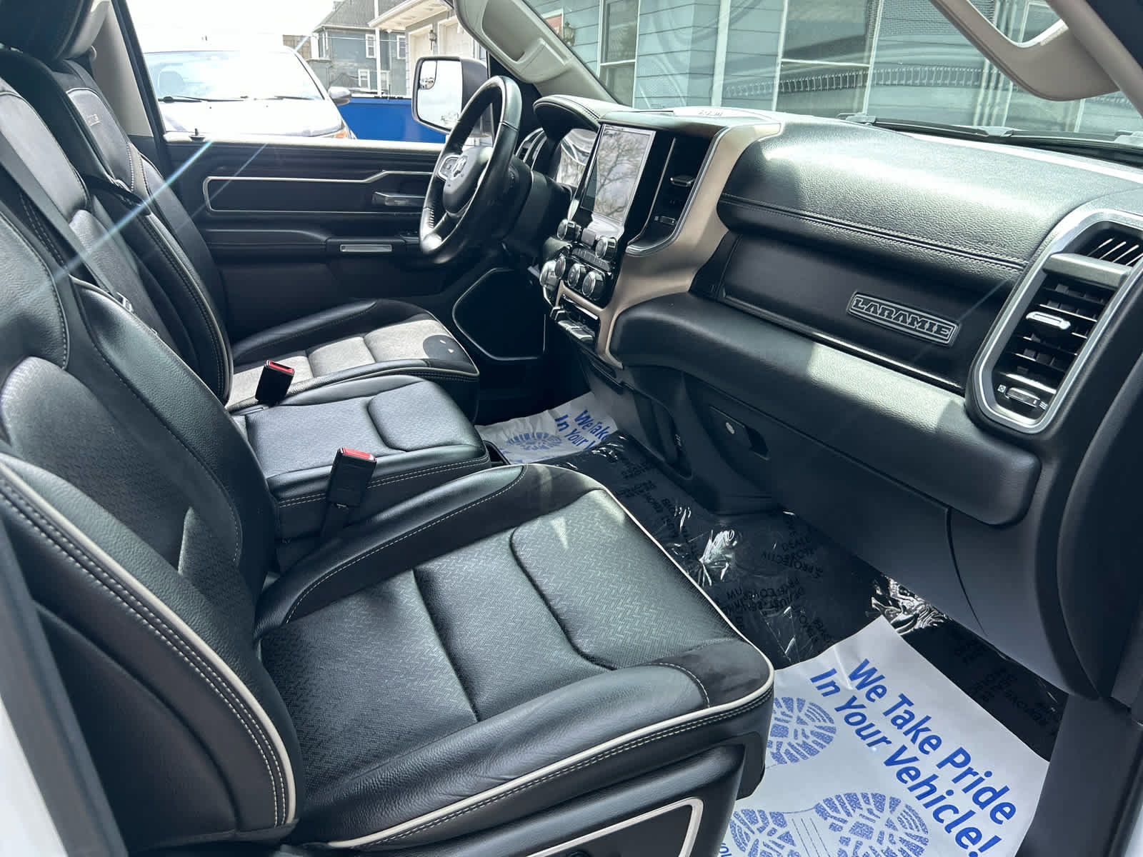 Used 2022 RAM 1500 Laramie w/ Off Road Group AWD/4WD image 27