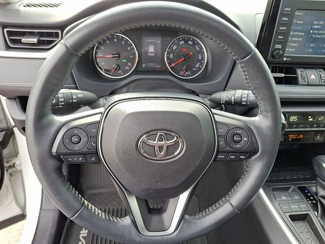 Used 2020 Toyota RAV4 XLE Premium image 16