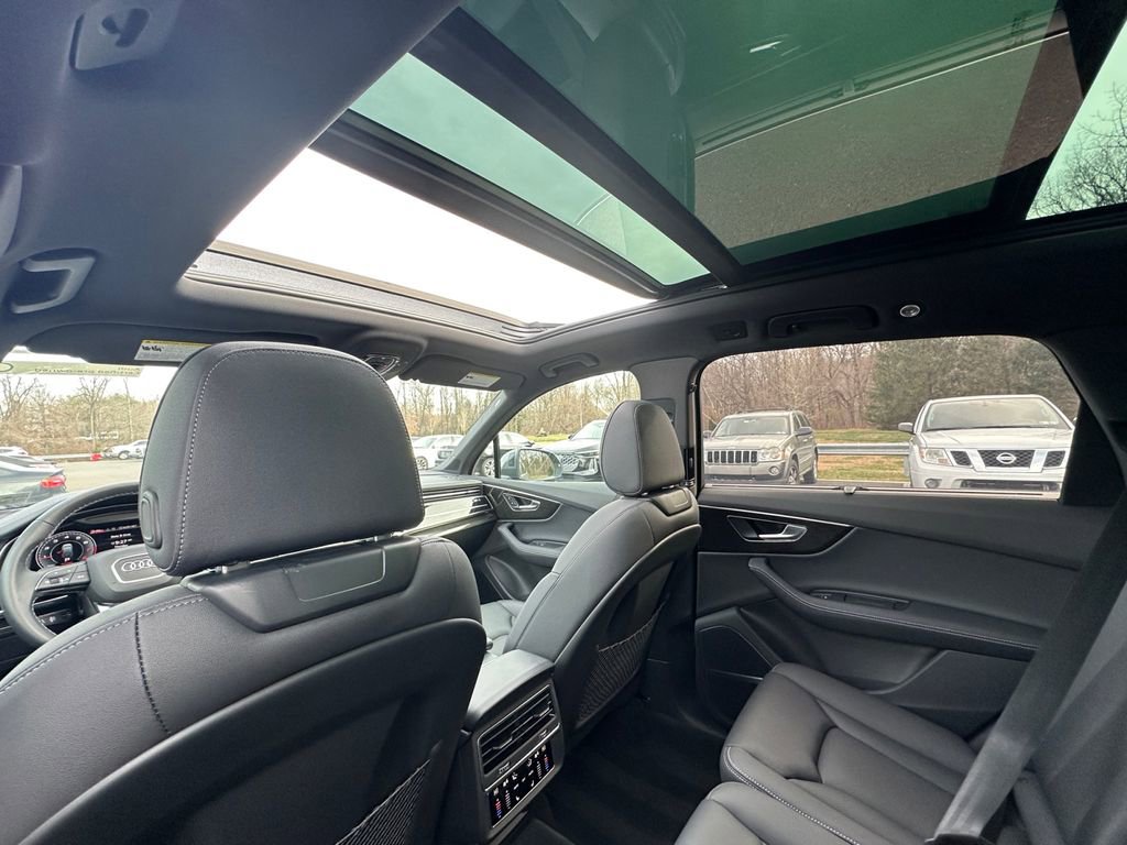 Certified 2025 Audi Q7 2.0T Premium Plus image 13