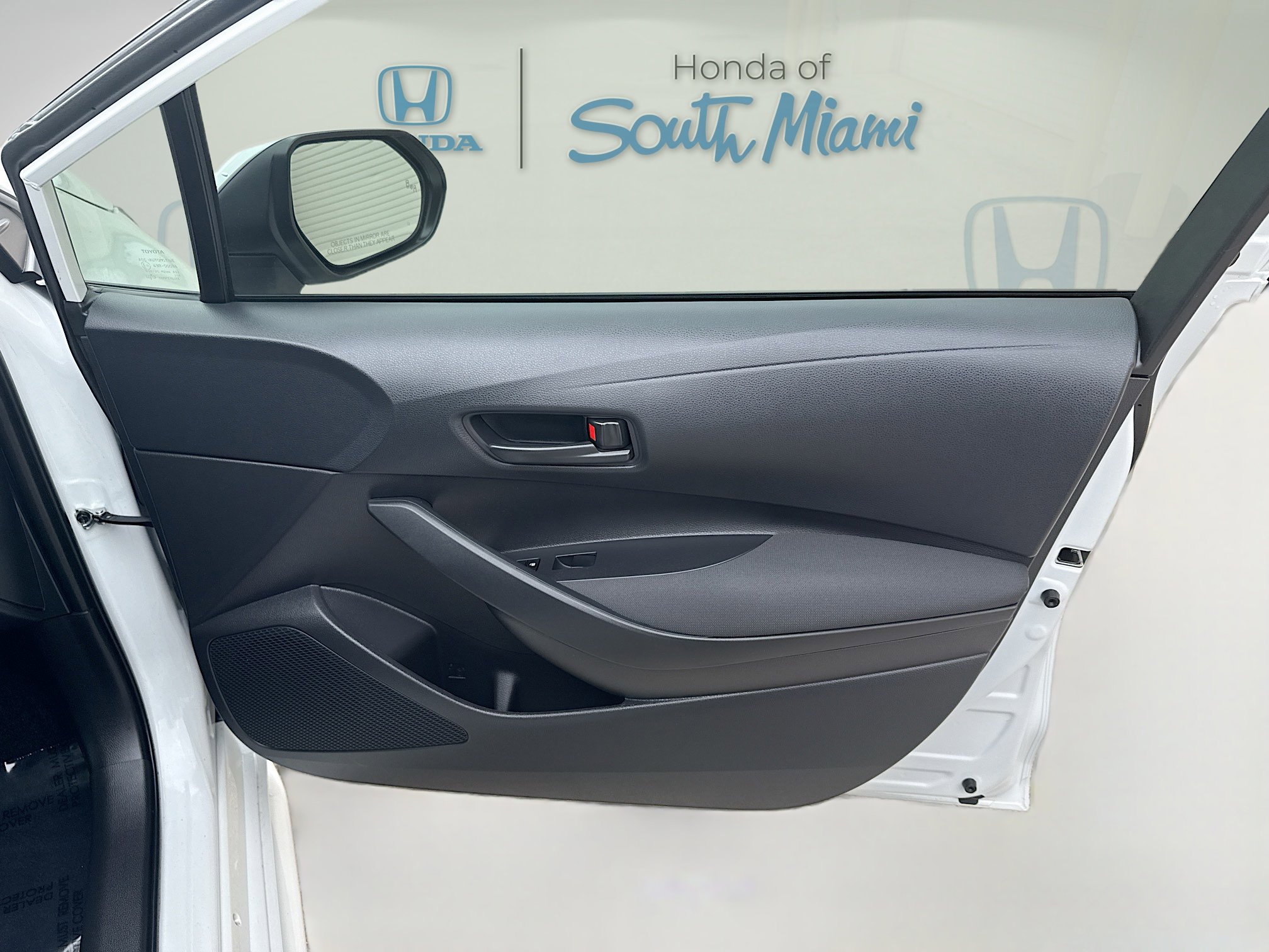 Used 2025 Toyota Corolla LE w/ Convenience Package image 32