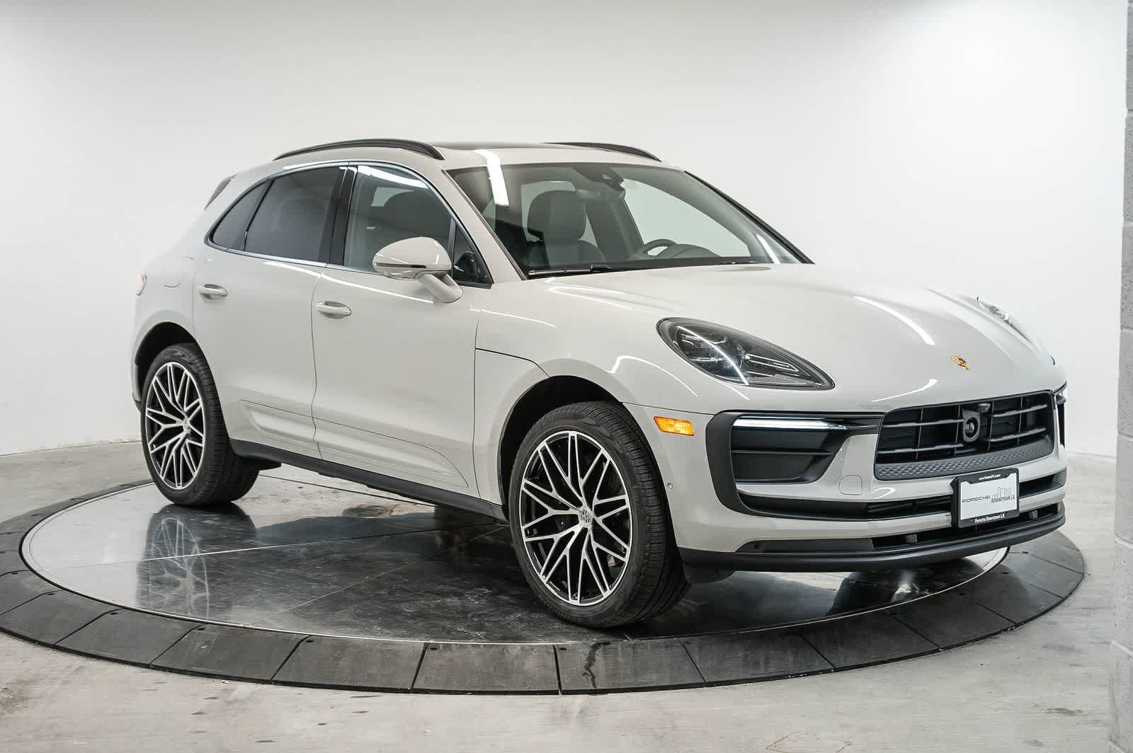 Certified 2026 Porsche Macan AWD/4WD image 7