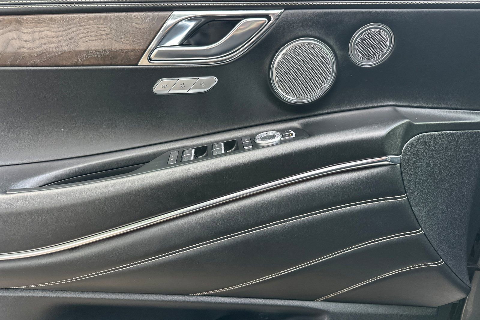 Used 2023 Genesis GV80 3.5T Advanced + w/ Cargo Package image 12