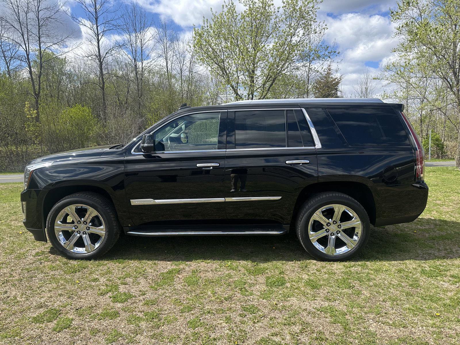 Used 2016 Cadillac Escalade Premium AWD/4WD image 2