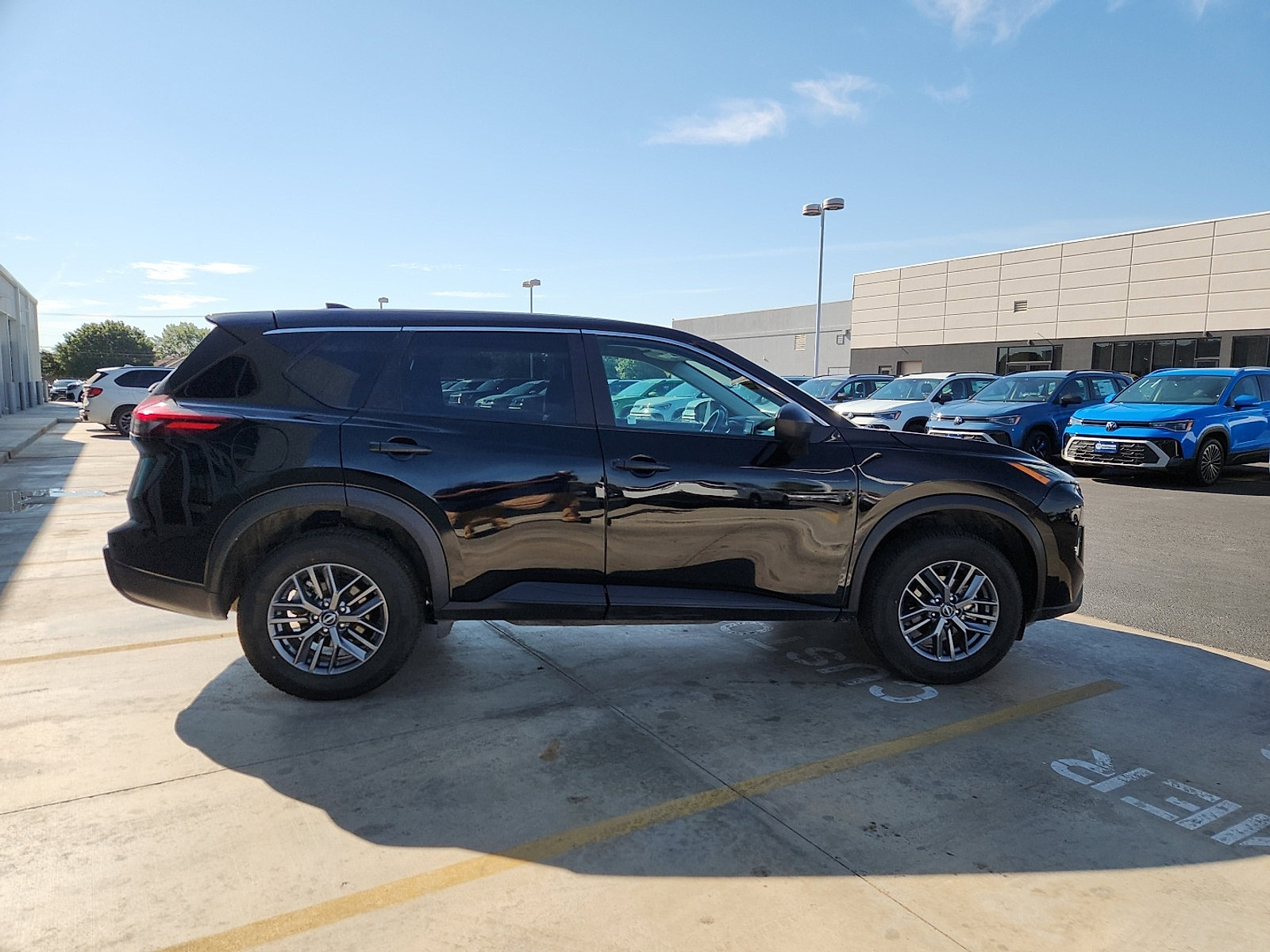 Used 2024 Nissan Rogue S image 8