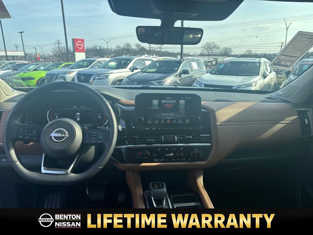 Certified 2025 Nissan Pathfinder Platinum w/ Black Appearance Package image 14