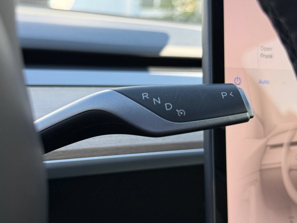 Used 2024 Tesla Model Y Long Range AWD/4WD image 18