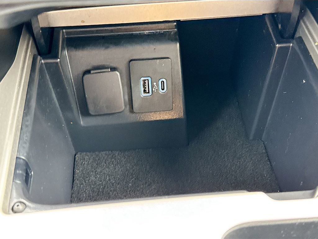 Used 2021 Ford Explorer Base image 17