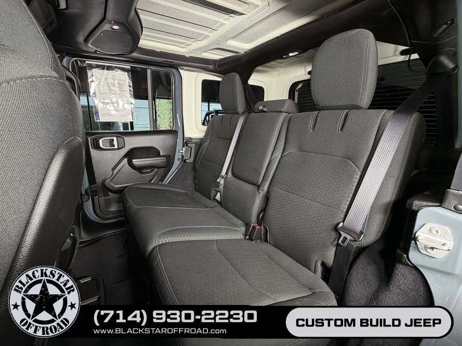 Used 2025 Jeep Wrangler Unlimited Rubicon 4xe w/ Convenience Group AWD/4WD image 17