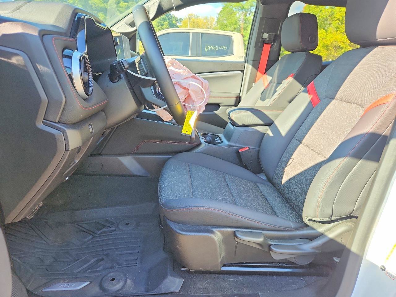 Used 2024 Chevrolet Colorado Z71 w/ Advanced Trailering Package AWD/4WD image 6