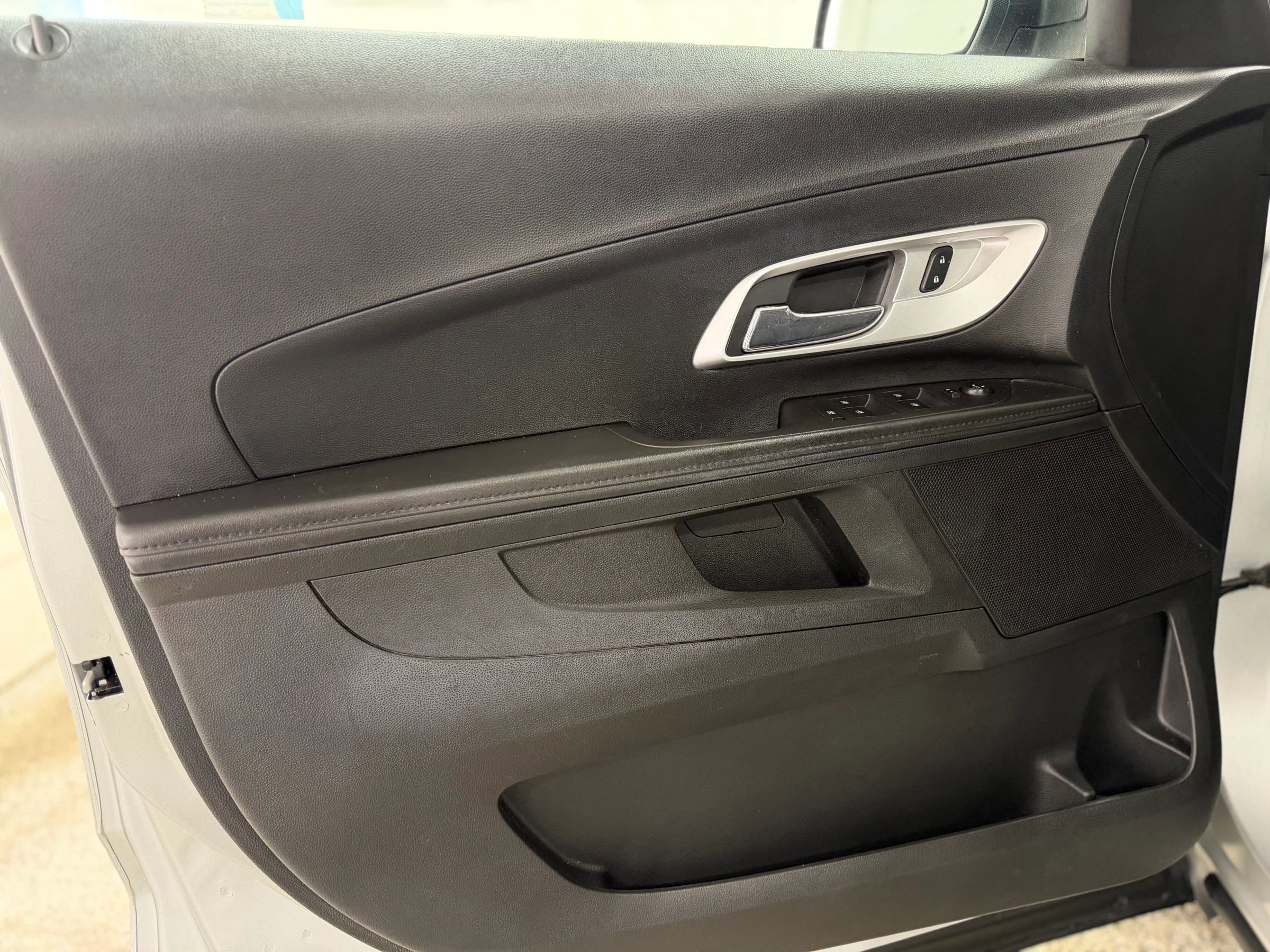 Used 2016 Chevrolet Equinox LT w/ Convenience Package image 11