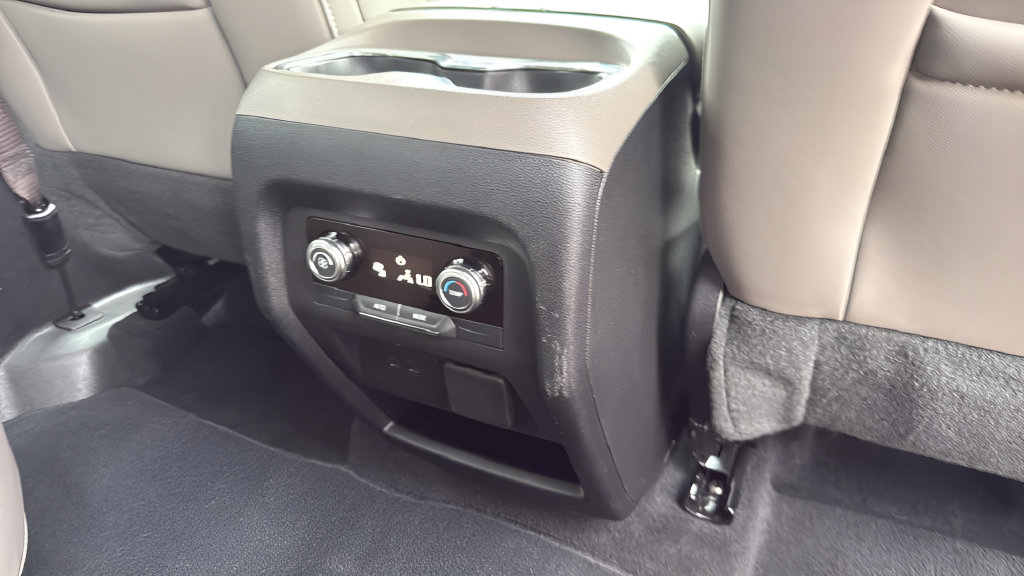 Used 2026 GMC Acadia Elevation w/ Elevation Premium Package FWD image 27
