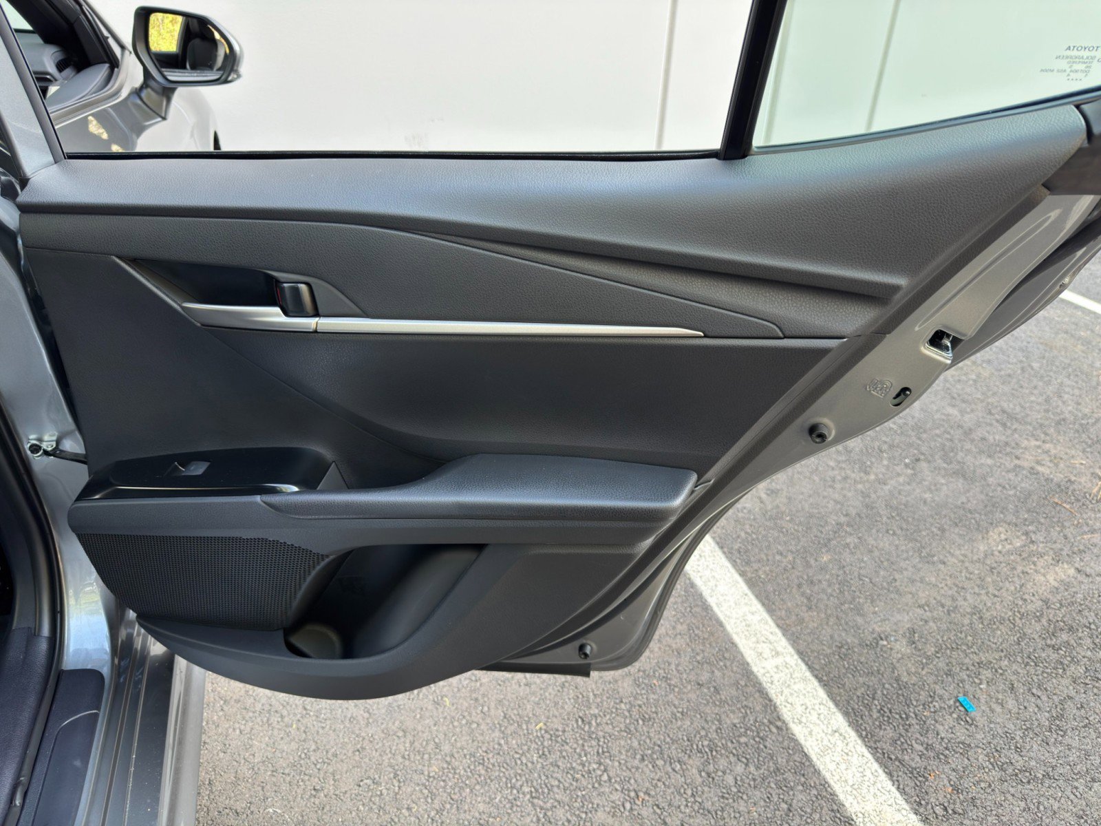 Used 2025 Toyota Camry SE w/ Convenience Package image 41