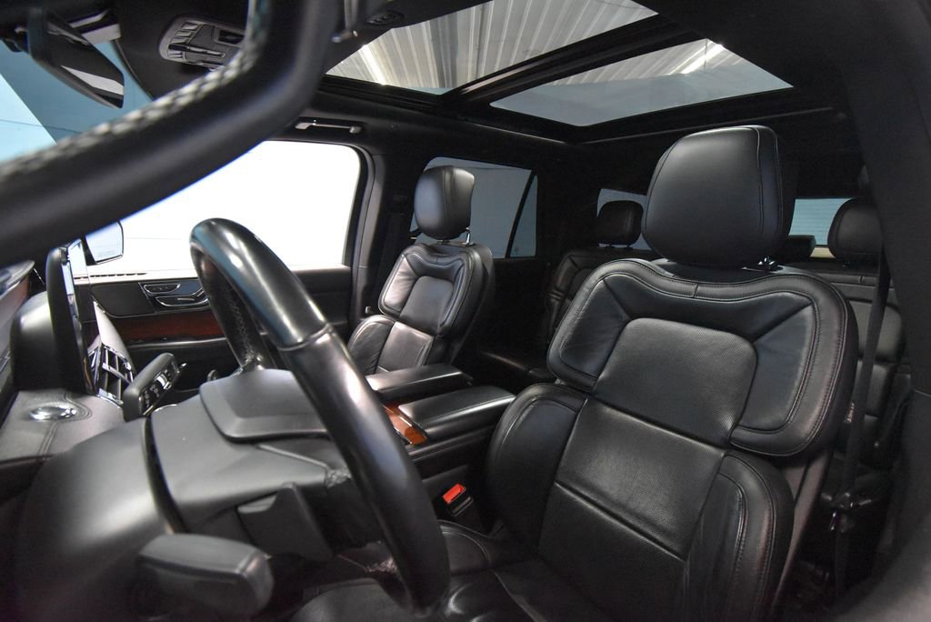 Used 2019 Lincoln Navigator Select AWD/4WD image 24