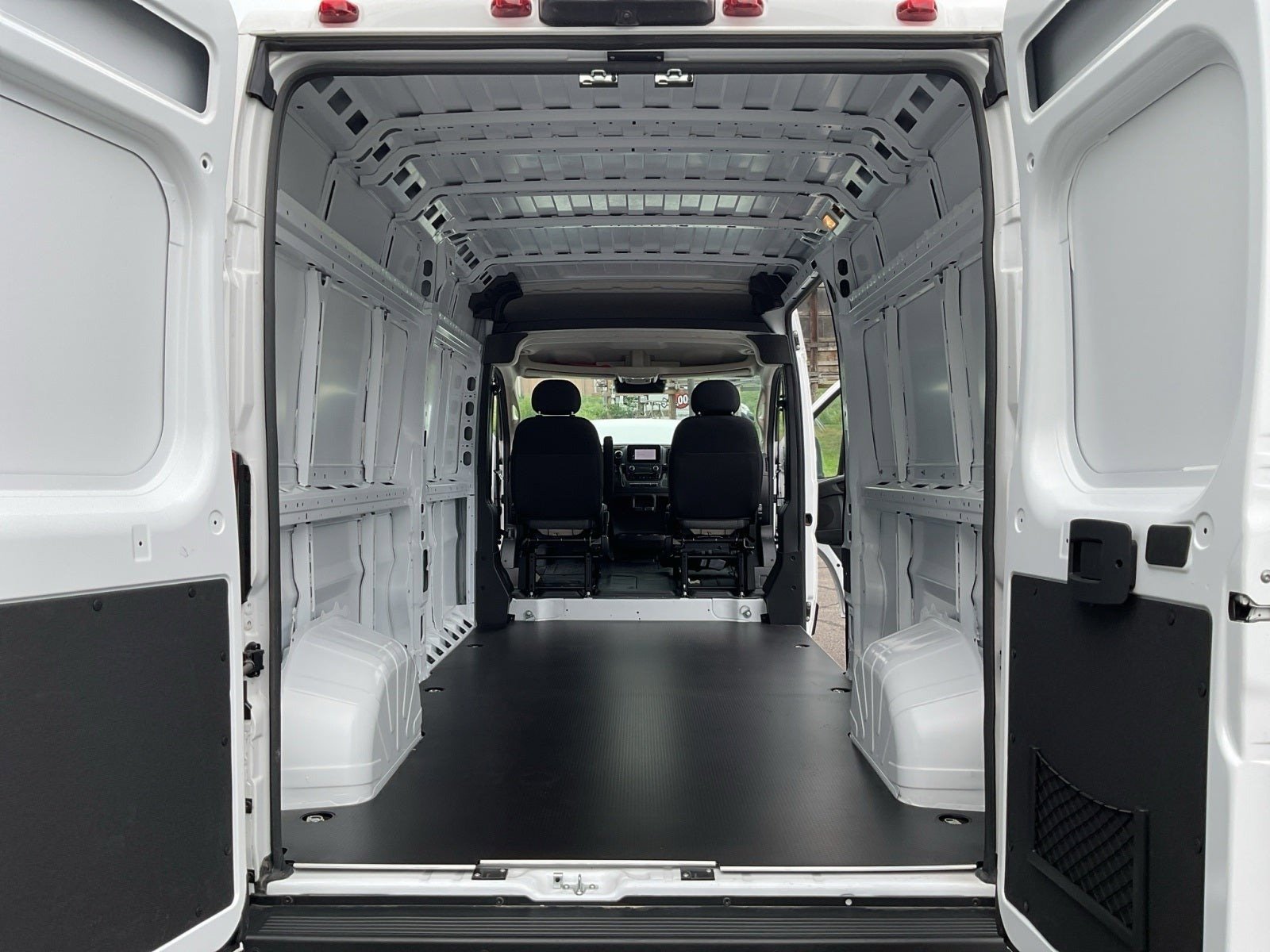 Used 2024 RAM ProMaster 2500 w/ Storage Group image 29