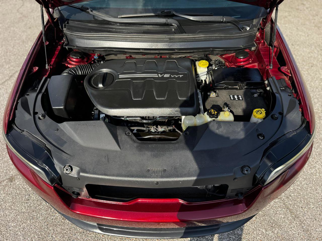 Used 2019 Jeep Cherokee Latitude Plus FWD image 16