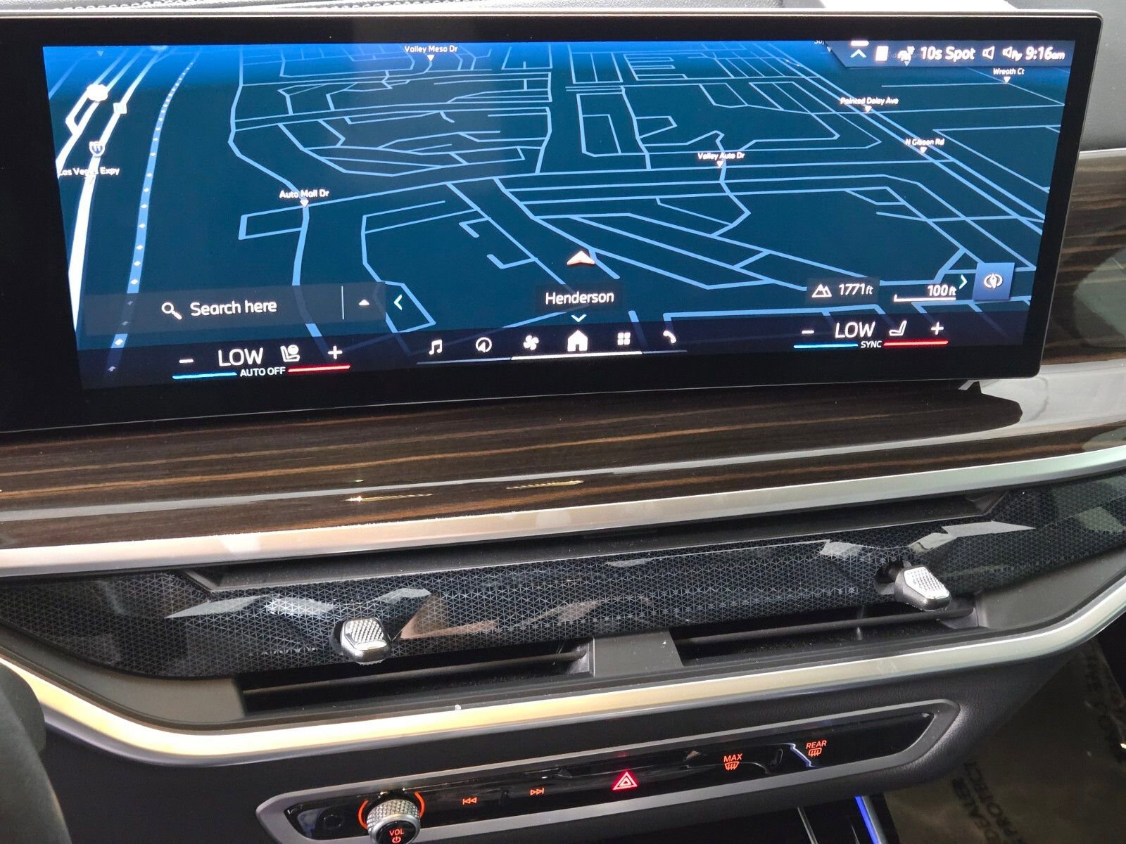 Used 2024 BMW X7 xDrive40i w/ Parking Assistance Package image 27