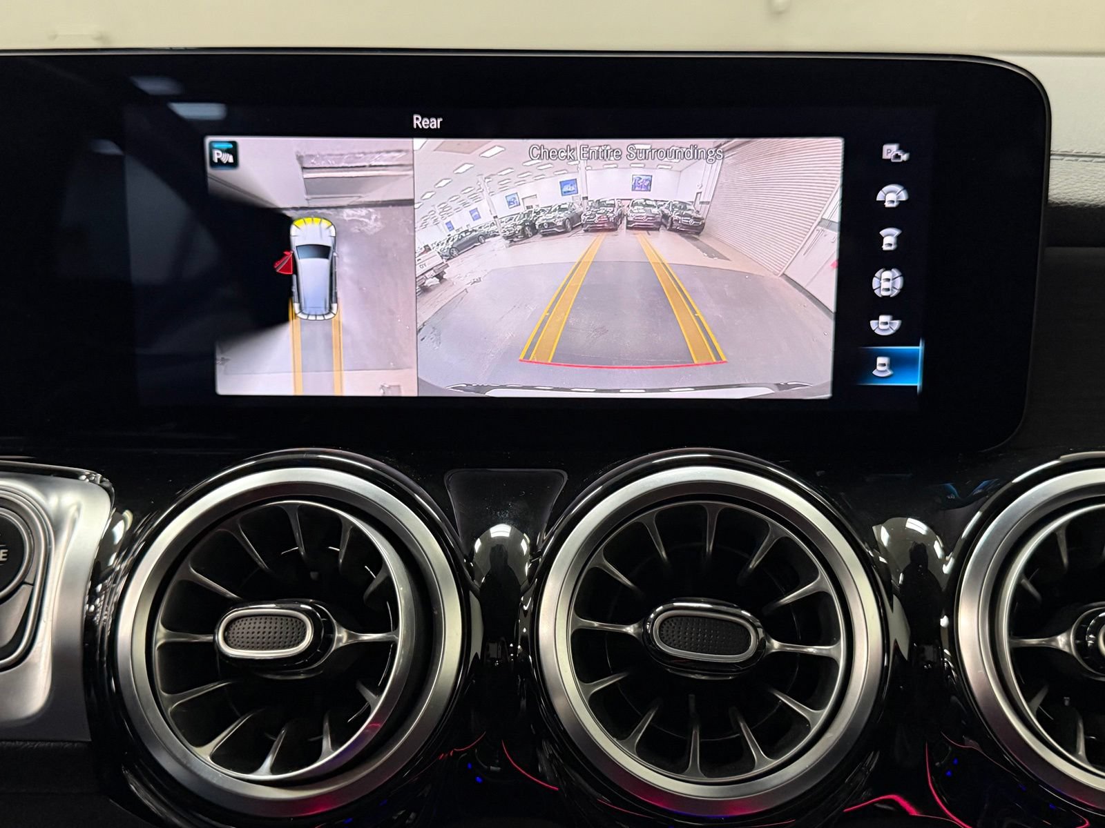 Certified 2022 Mercedes-Benz GLB 35 AMG 4MATIC image 36