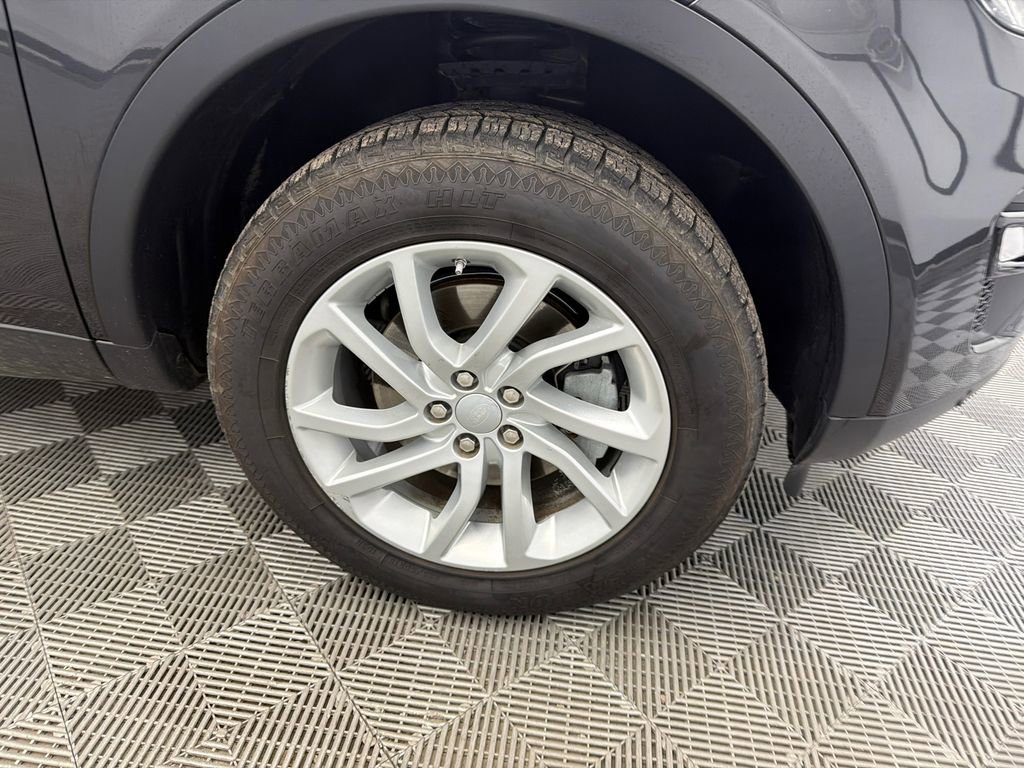 Used 2017 Land Rover Discovery Sport HSE AWD/4WD image 13