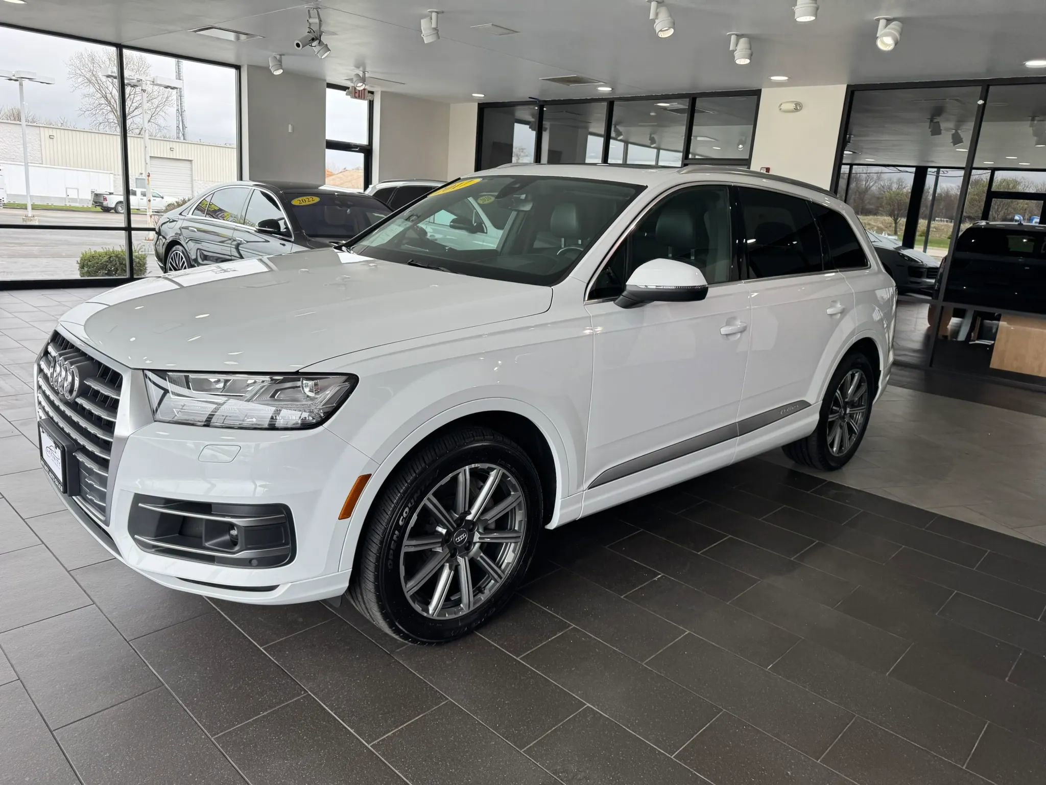 Used 2017 Audi Q7 3.0T Prestige AWD/4WD image 2