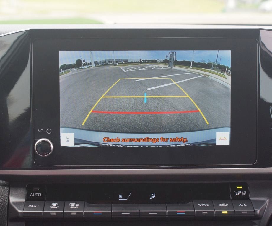Used 2025 Toyota Camry SE FWD image 7
