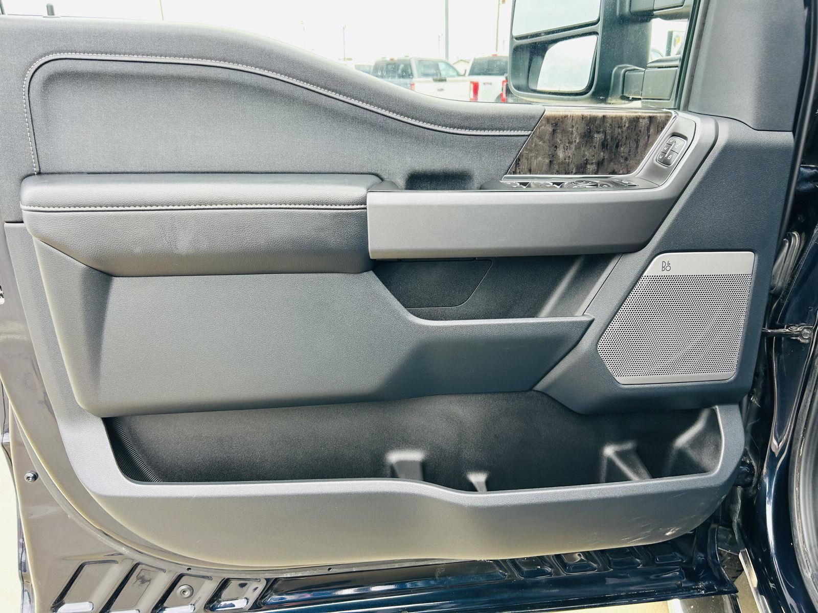 Used 2025 Ford F350 Lariat AWD/4WD image 16