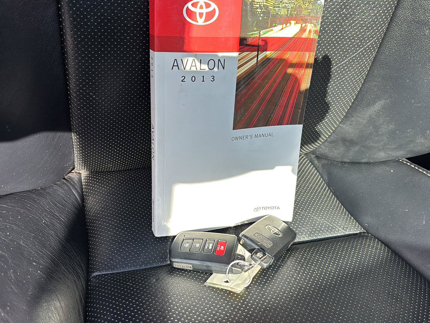 Used 2013 Toyota Avalon Limited w/ Technology Pkg FWD image 13