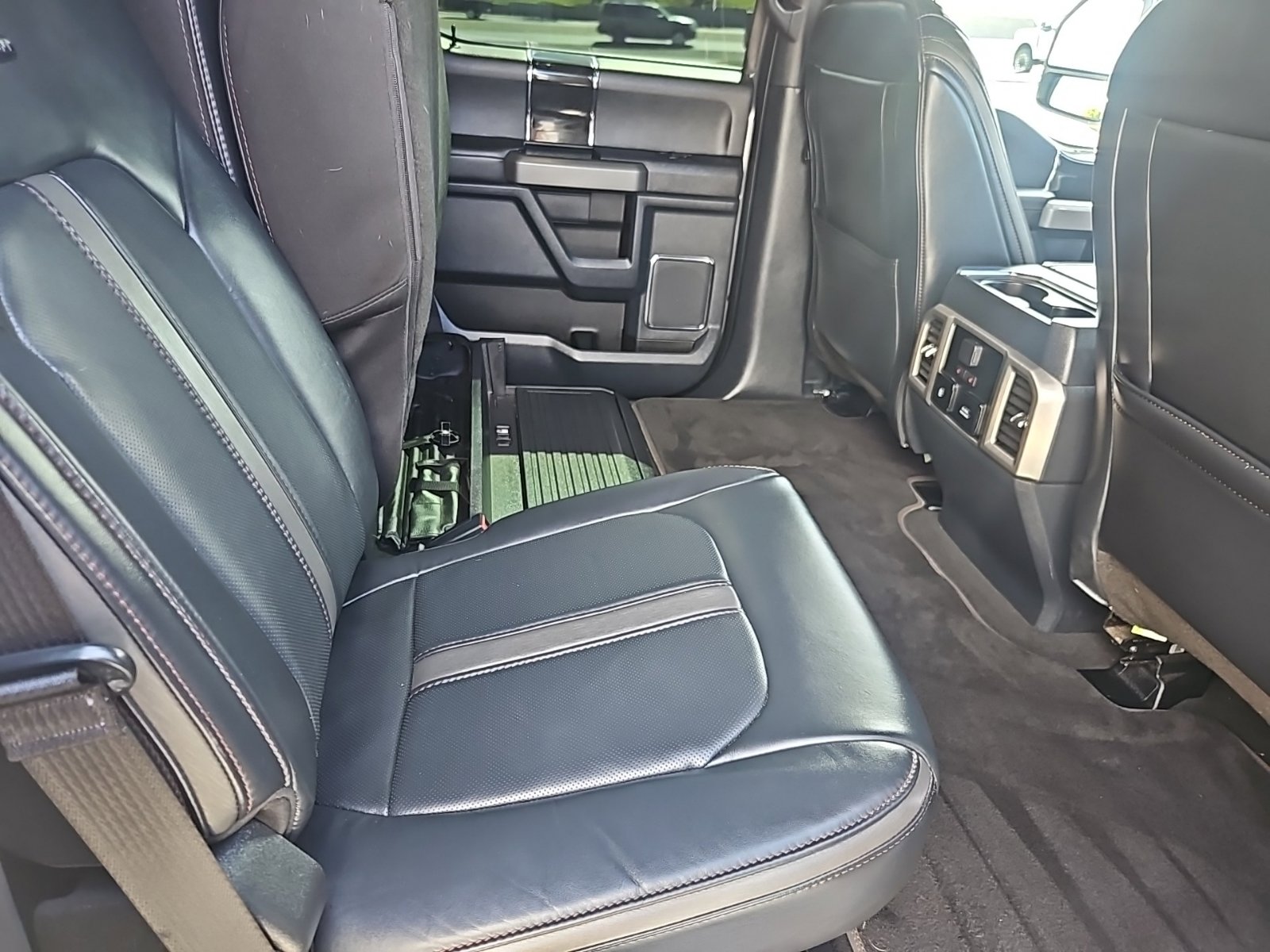 Used 2022 Ford F450 Platinum w/ FX4 Off-Road Package AWD/4WD image 14